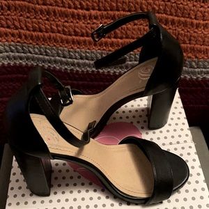 Black open toe heels. Chunky heel with ankle strap